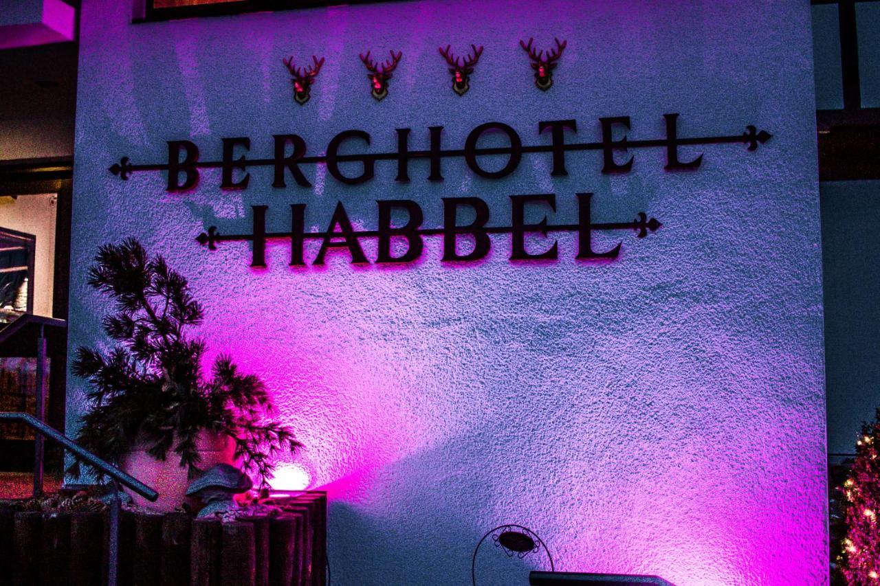 Berghotel Habbel Und Die Welt Kann Warten Коббенроде Экстерьер фото