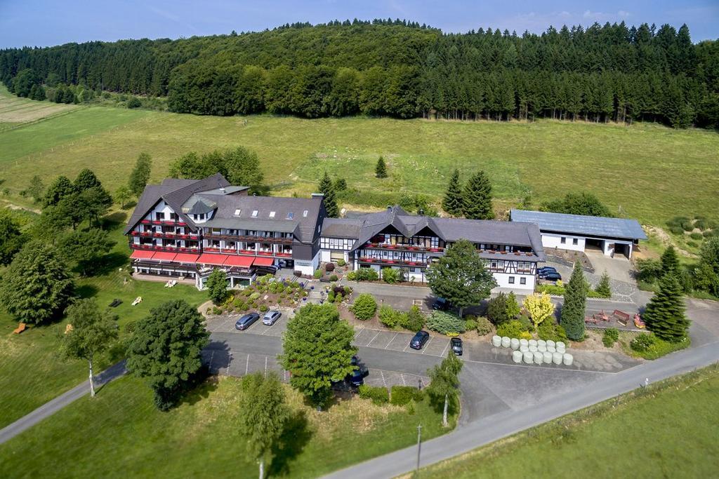 Berghotel Habbel Und Die Welt Kann Warten Коббенроде Экстерьер фото